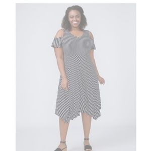 Cold shoulder maxi, mood, shark bite, size 22/24